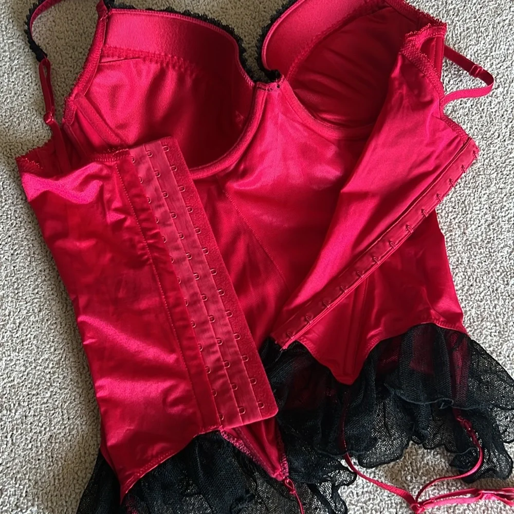 Y2K Vintage H&M Red Satin & Black Lace Boned Corset with Garter *NWT* - Size36B - Picture 7 of 14